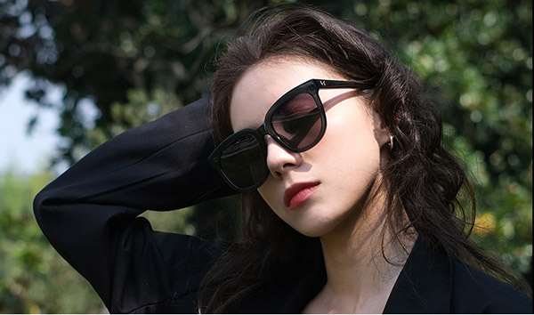 ���R��V���~